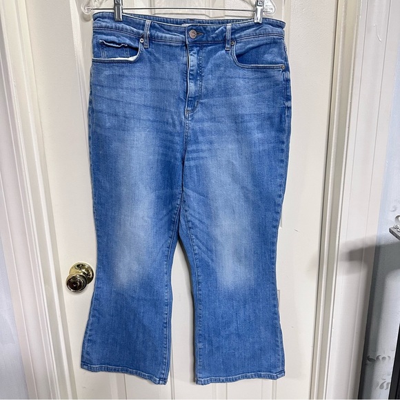 LOFT CURVY HIGH WAIST KICK CROP Blue denim jeans women’s size 32/14 - Picture 10 of 15